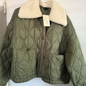 Universal Thread Green Quilted Puffer with Cream Collar (NWT)